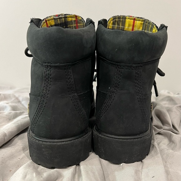 Boys black suede Timberland boots, size 3. - Picture 6 of 11